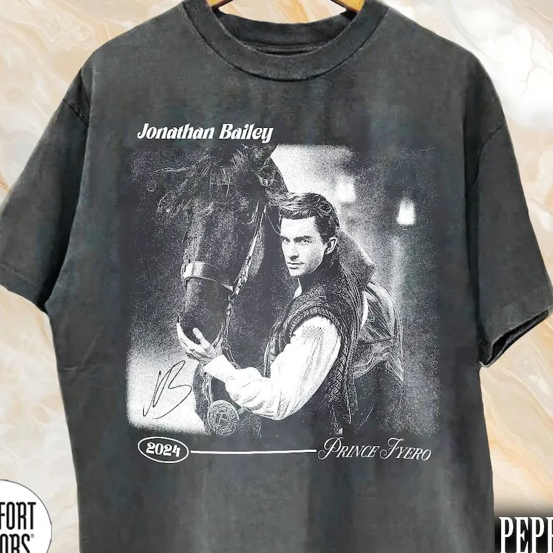 Product Jonathan Bailey Movie Gift T-shirt Hoodie Sweater